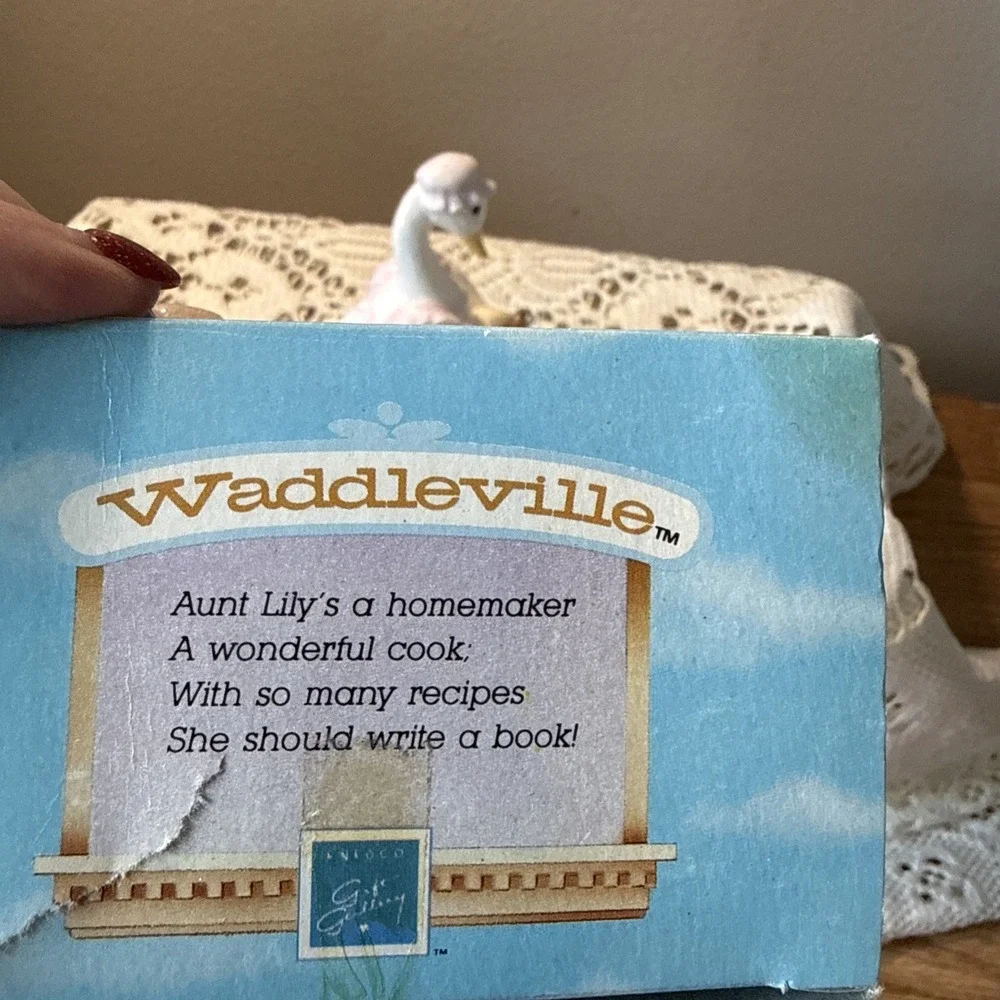 Mother Goose Baker Waddleville Country Porcelain Figurine 4